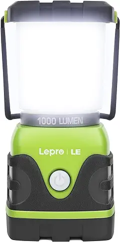 LE Linterna de Cámping, Luz de Cámping Regulable 1000 Lumen, 4 Modos Luz de Emergencia, Luces de Tienda Resistentes al Agua para Cámping, Senderismo, Pesca, Cortes de Energía, 3 * D con Pilas  