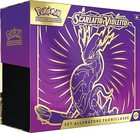 Pokemon Conjunto de Entrenador Fuoriclasse (Miraidon) de la Expansión Escarlata y Violeta del GCC (Papel Promocional Holográfico de Figura Completa, Nueve Sobres y Accesorios Premium)  